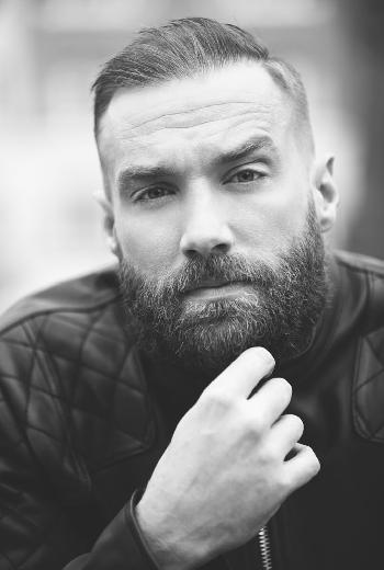 upraveny calum best beard